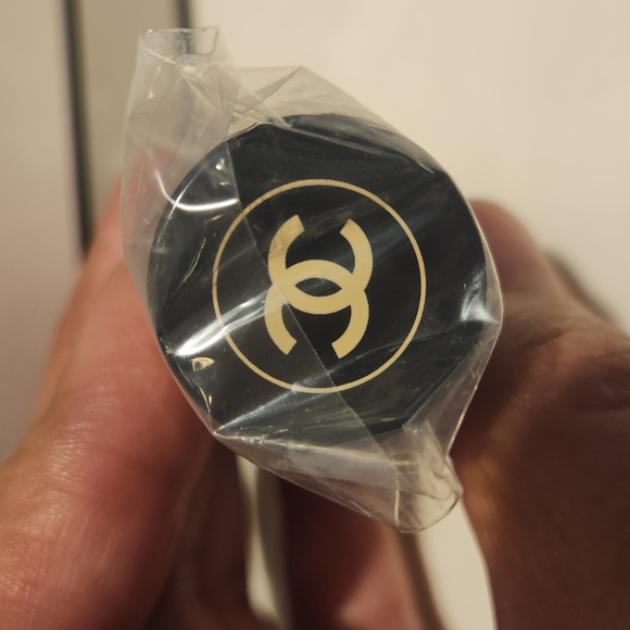 Chanel Foundation Brush - Picture 2 of 2